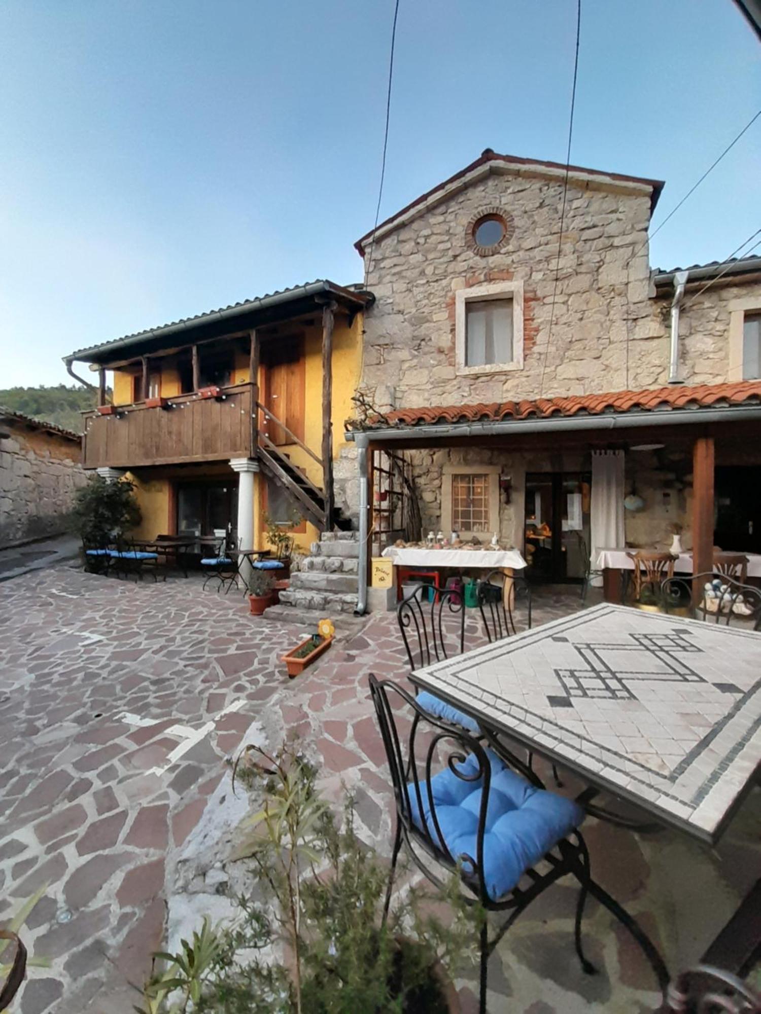 Hostel Xaxid Crni Kal Екстер'єр фото