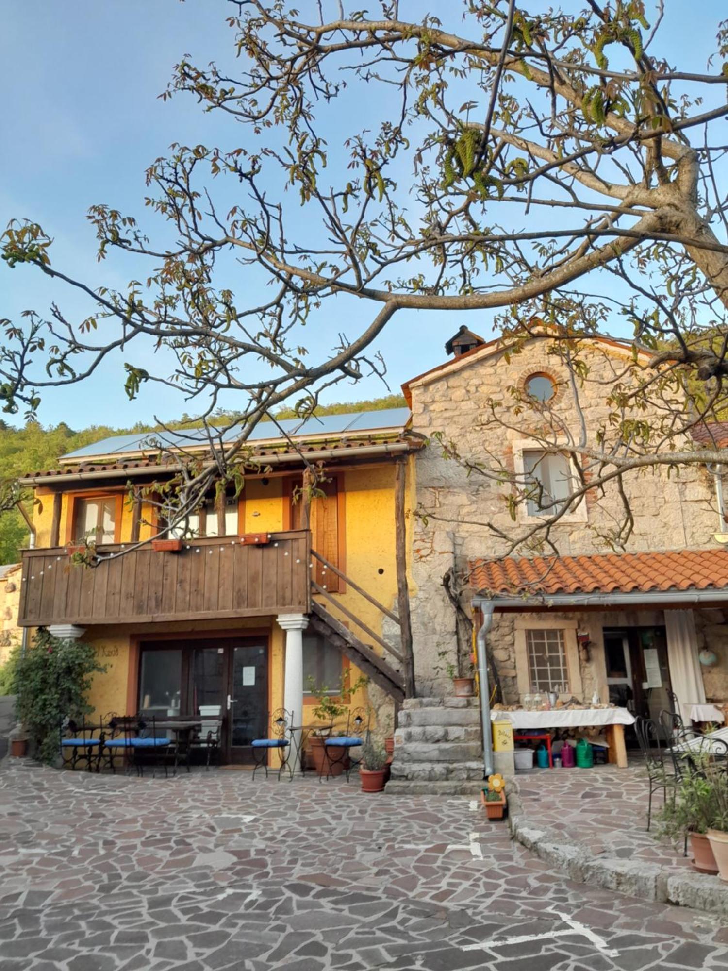Hostel Xaxid Crni Kal Екстер'єр фото