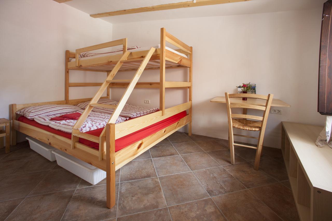 Hostel Xaxid Crni Kal Екстер'єр фото