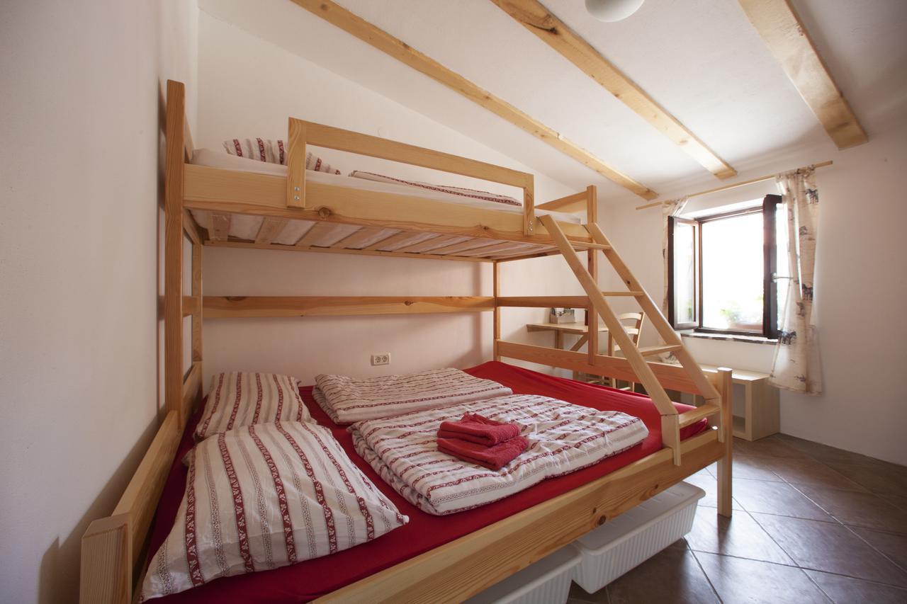 Hostel Xaxid Crni Kal Екстер'єр фото