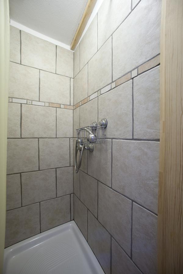 Hostel Xaxid Crni Kal Екстер'єр фото