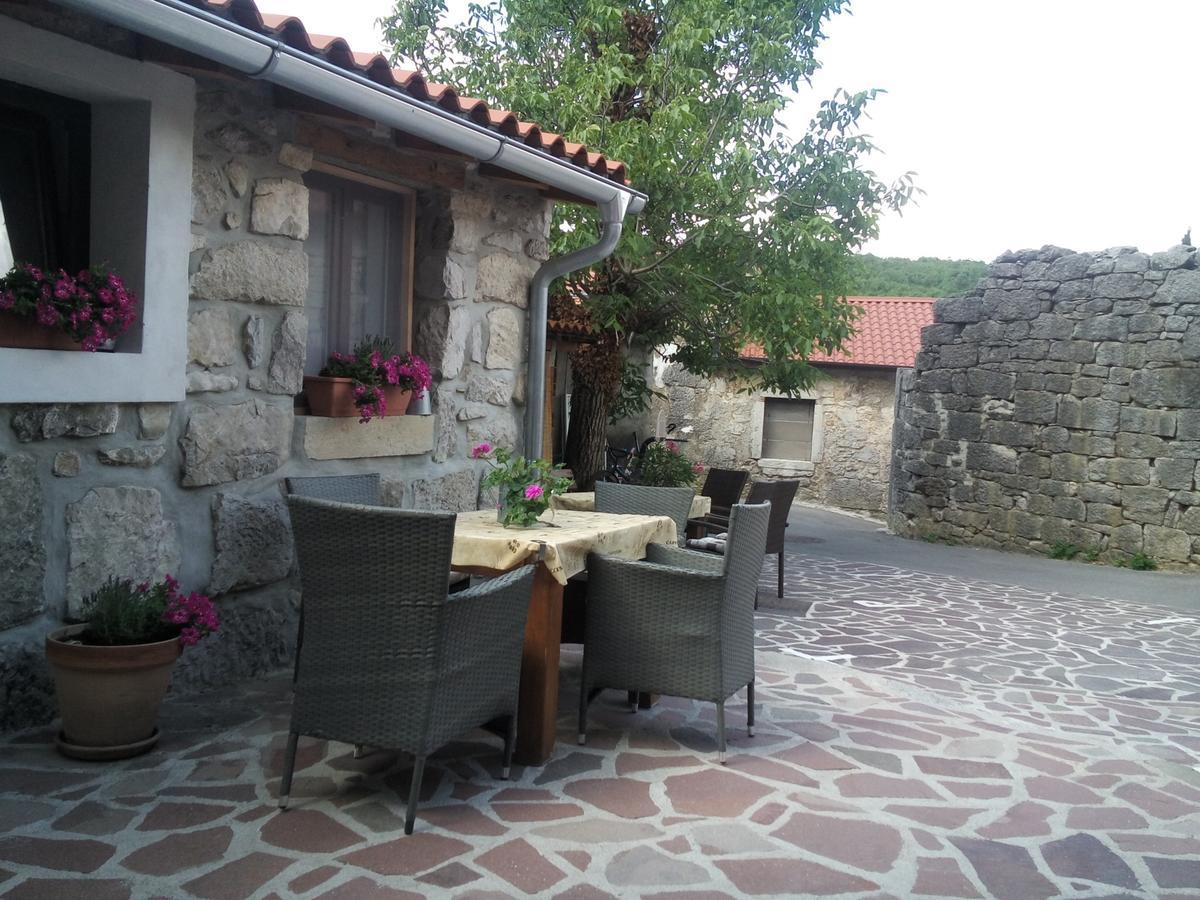 Hostel Xaxid Crni Kal Екстер'єр фото