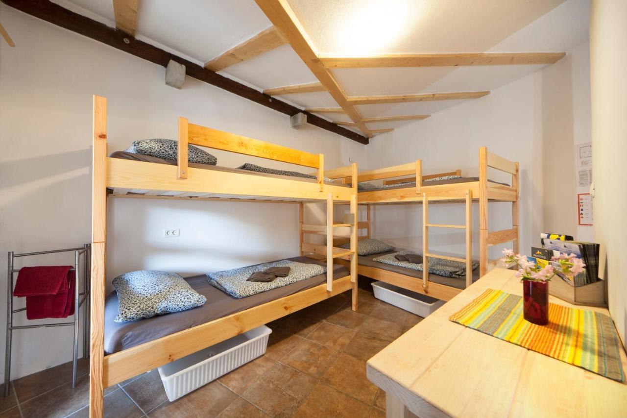 Hostel Xaxid Crni Kal Екстер'єр фото