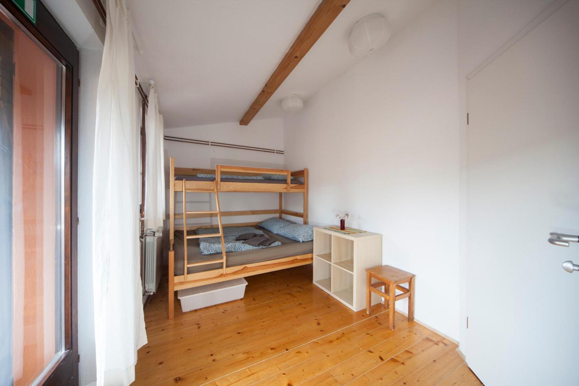 Hostel Xaxid Crni Kal Екстер'єр фото