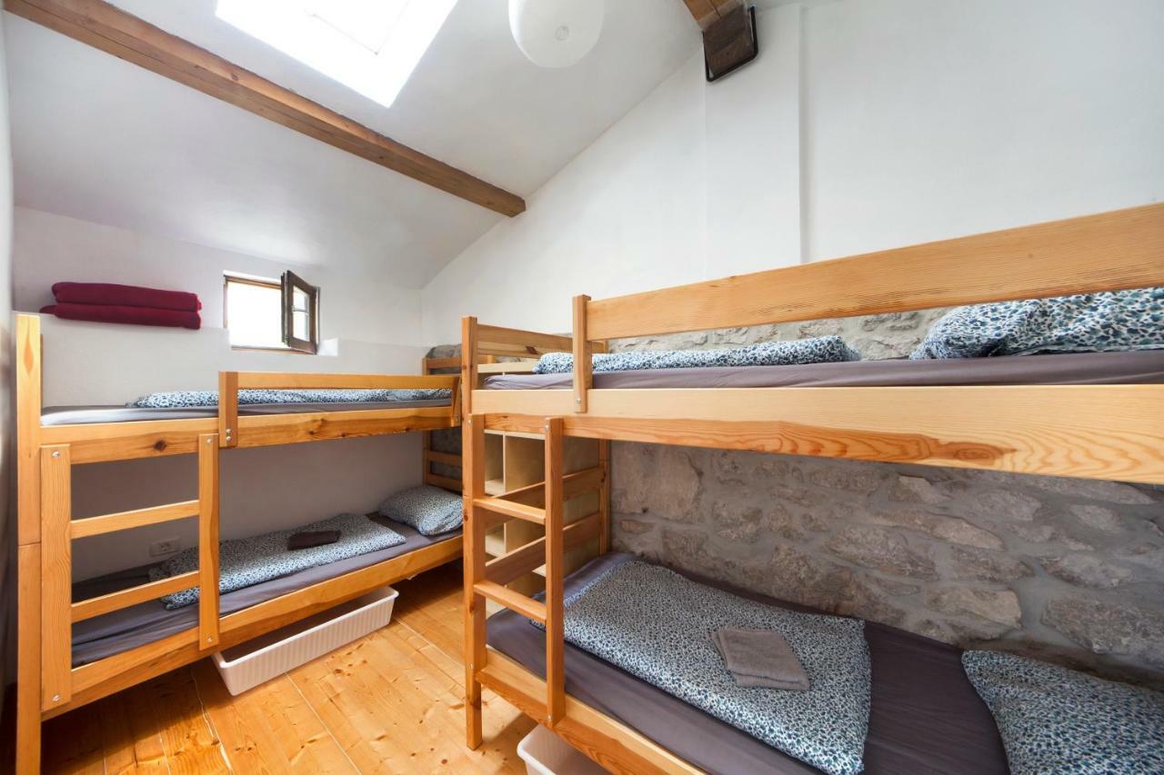 Hostel Xaxid Crni Kal Екстер'єр фото